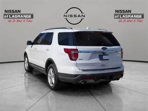 Used 2018 Ford Explorer XLT w/ Equipment Group 202A image 7