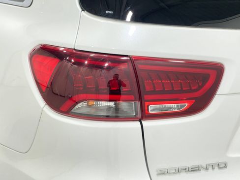 Used 2019 Kia Sorento SX AWD/4WD image 36