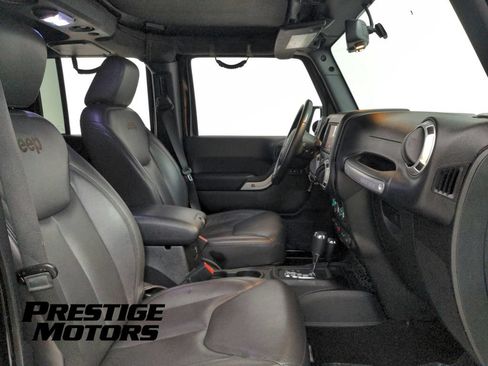 Used 2015 Jeep Wrangler Unlimited Rubicon w/ Connectivity Group AWD/4WD image 39
