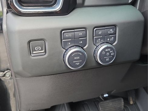 Used 2024 GMC Sierra 1500 Denali w/ Technology Package AWD/4WD image 11
