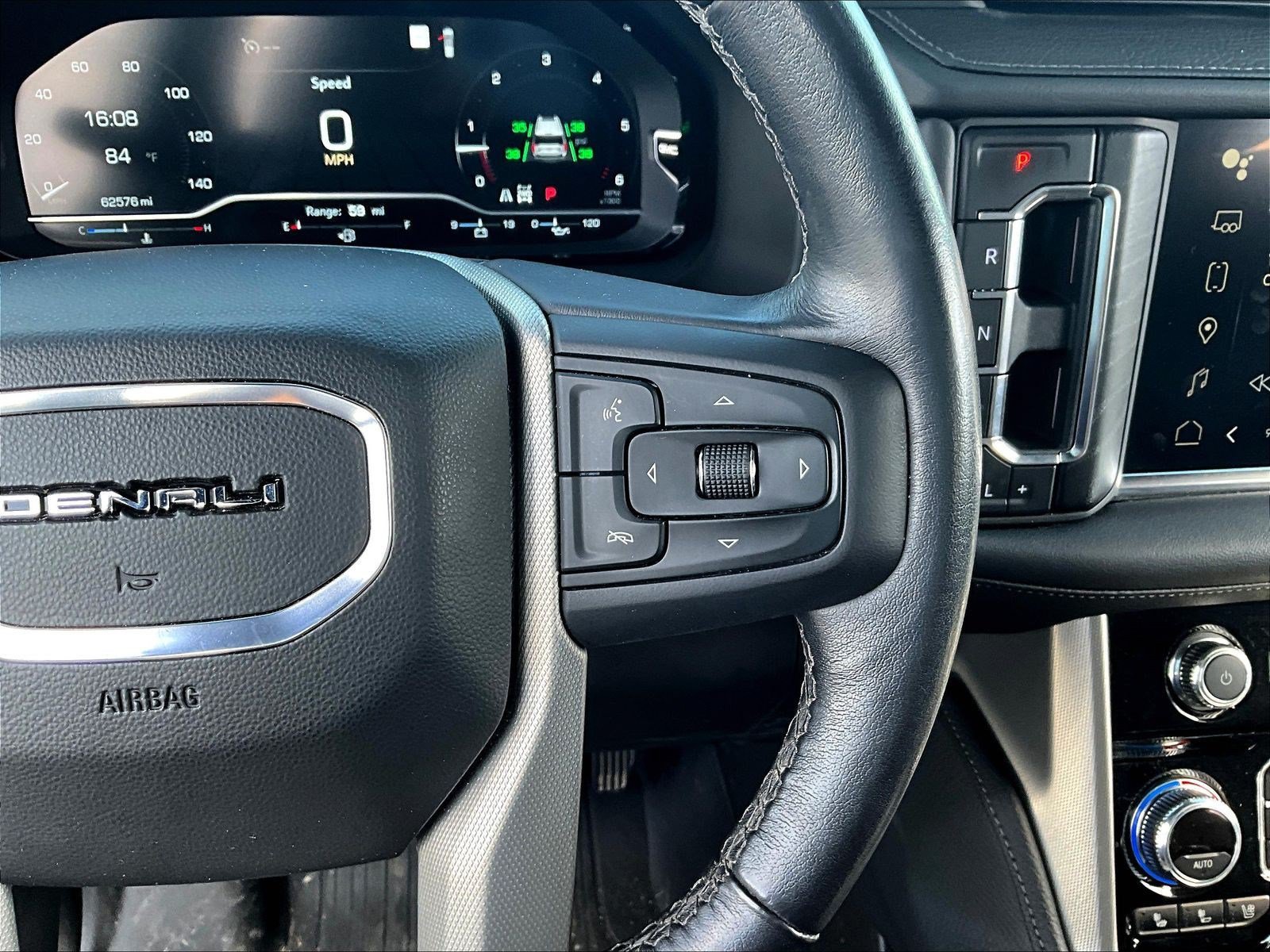 Used 2022 GMC Yukon XL Denali AWD/4WD image 12