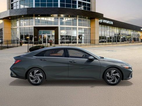 Certified 2025 Hyundai Elantra Limited image 7