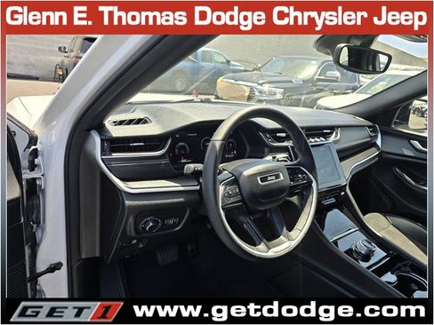 Used 2023 Jeep Grand Cherokee L Laredo RWD image 13