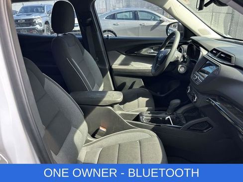Used 2021 Chevrolet TrailBlazer LS image 2