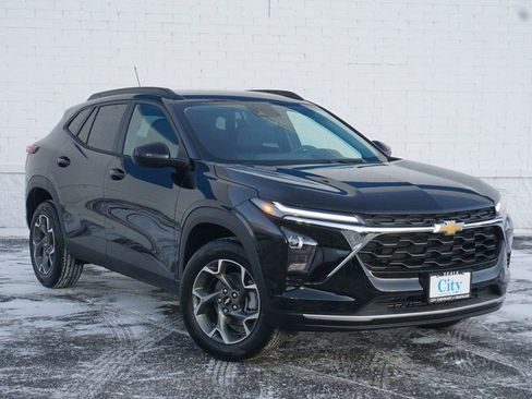 New 2026 Chevrolet Trax LT w/ Driver Confidence Package image 2