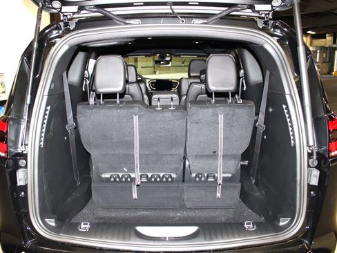 New 2026 Chrysler Pacifica Select w/ S Appearance Package image 31