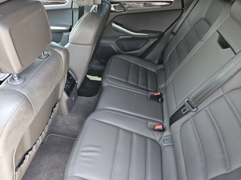 Certified 2020 Porsche Macan S AWD/4WD image 29