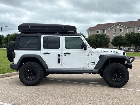 Used 2024 Jeep Wrangler Unlimited Sport AWD/4WD image 4