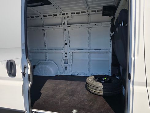 Used 2023 RAM ProMaster 2500 w/ Driver Convenience Group FWD image 28