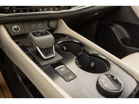 Used 2022 Nissan Rogue SL w/ SL Premium Package image 25