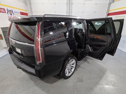 Used 2016 Cadillac Escalade Luxury image 15