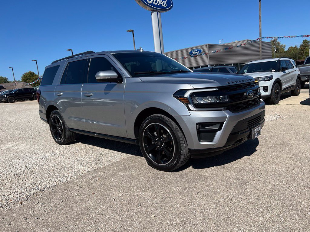 Used 2022 Ford Expedition Limited AWD/4WD image 2