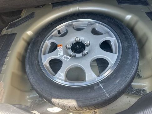 Used 2017 Ford Fusion SE w/ Fusion SE Technology Package image 24