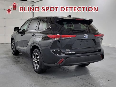 Used 2023 Toyota Highlander XLE AWD/4WD image 6