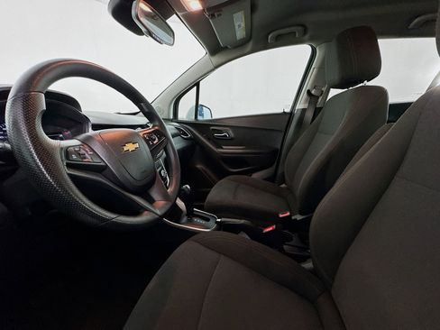 Used 2022 Chevrolet Trax LS w/ Tint and Cruise Package FWD image 20