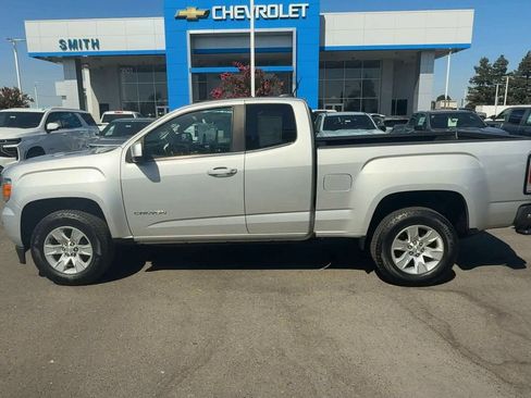 Used 2017 GMC Canyon SLE w/ SLE Convenience Package image 4