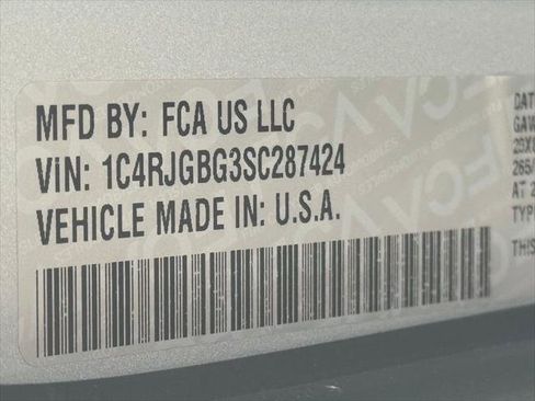 Certified 2025 Jeep Grand Cherokee Limited w/ Black Appearance Package RWD image 40