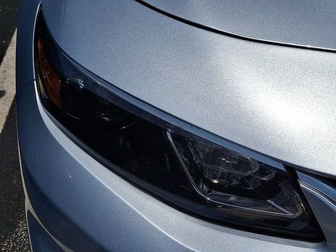 Used 2017 Chevrolet Malibu LT FWD image 9