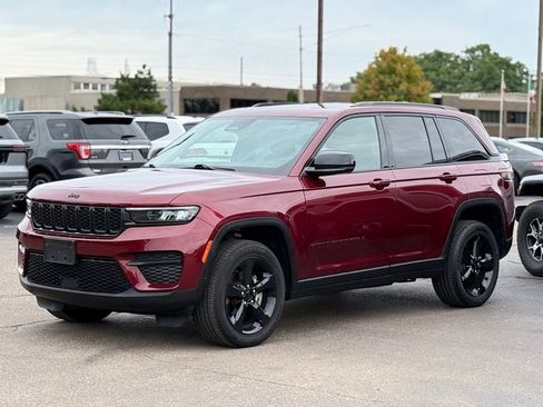Used 2023 Jeep Grand Cherokee Altitude AWD/4WD image 41