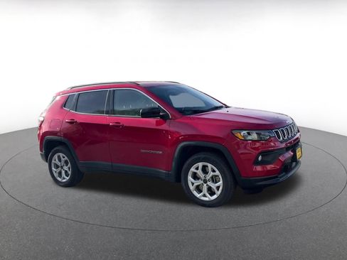 Used 2025 Jeep Compass Latitude image 2