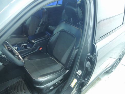 Used 2024 Jeep Grand Cherokee L Laredo image 5