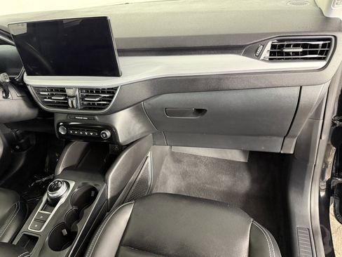 Used 2023 Ford Escape Platinum image 12