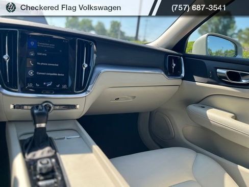 Used 2020 Volvo S60 T5 Momentum FWD image 30