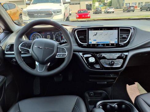 New 2026 Chrysler Pacifica Select image 20