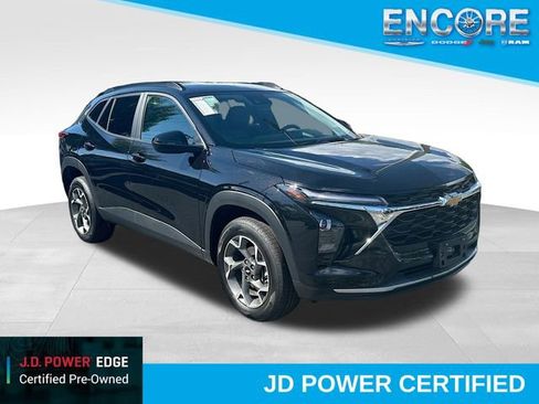 Used 2025 Chevrolet Trax LT w/ Driver Confidence Package image 1