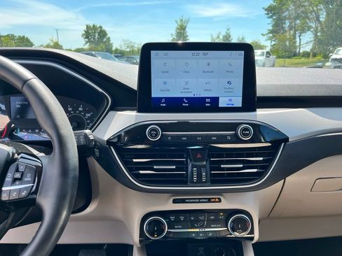 Used 2022 Ford Escape SE w/ Convenience Package FWD image 18