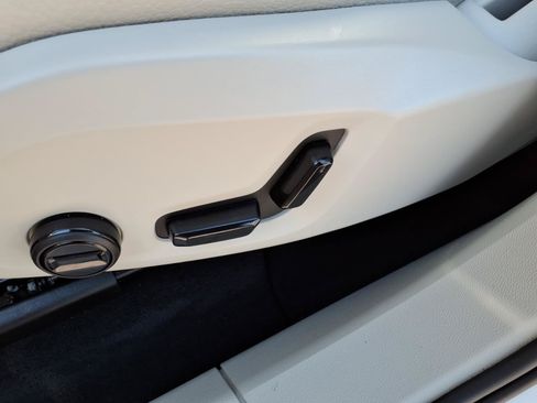 Certified 2024 Volvo XC60 B5 Plus w/ Protection Package Premier AWD/4WD image 17
