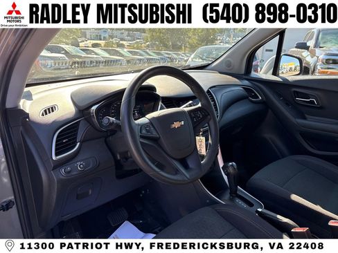 Used 2020 Chevrolet Trax LS w/ Tint and Cruise Package FWD image 4