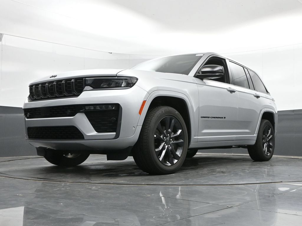 Used 2026 Jeep Grand Cherokee Limited AWD/4WD image 45