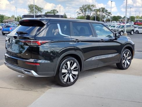 New 2025 Mitsubishi Outlander SE image 16