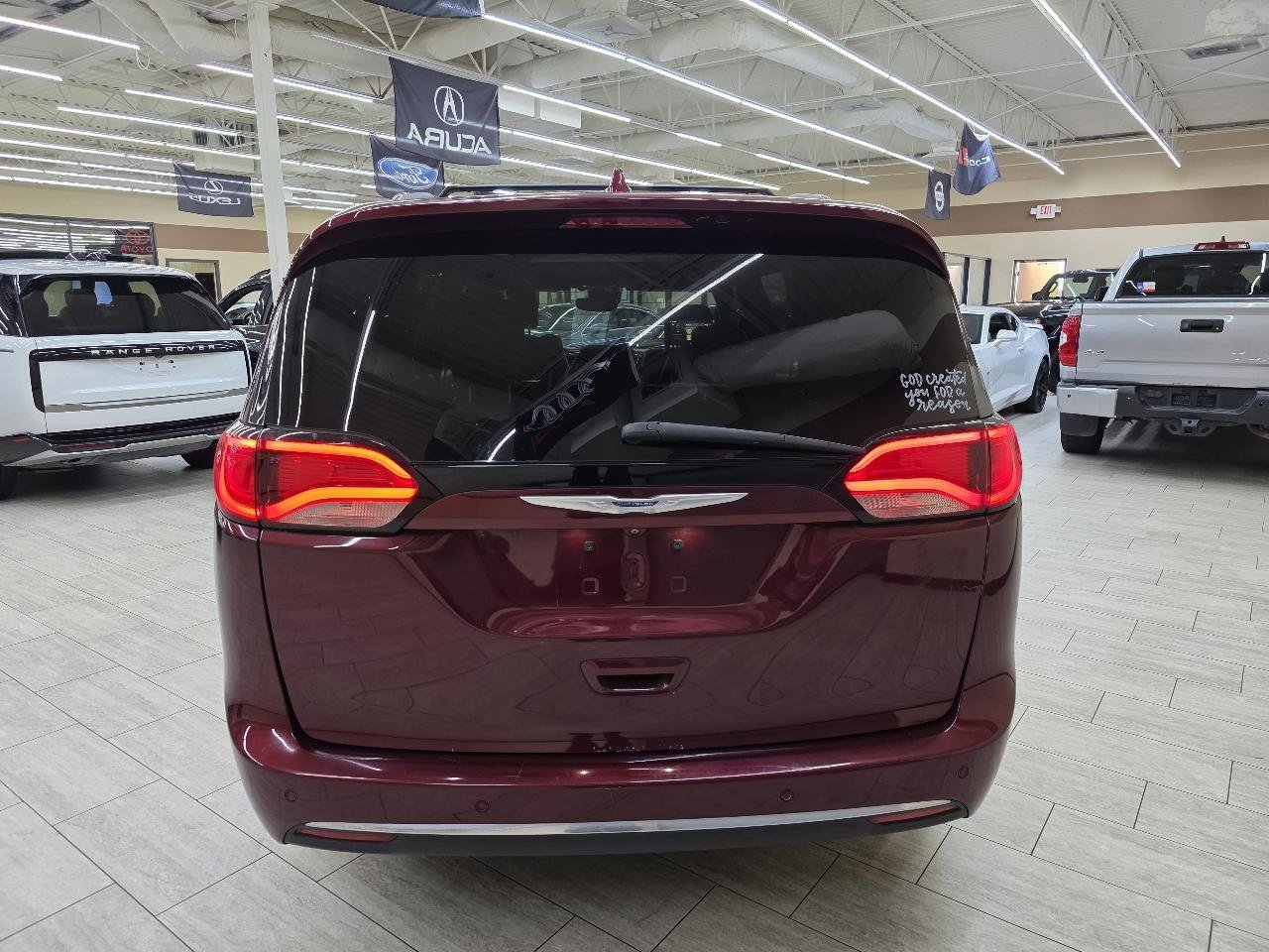 Used 2020 Chrysler Pacifica Limited w/ Advanced Safetytec Group FWD image 7