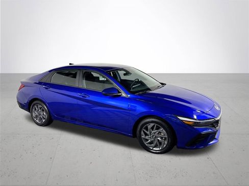 Used 2024 Hyundai Elantra SEL FWD image 4