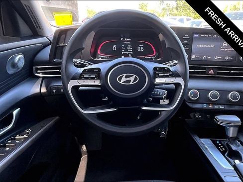 Used 2024 Hyundai Elantra SE FWD image 11