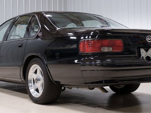 Used 1996 Chevrolet Impala SS RWD image 5