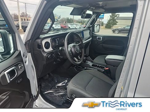 Used 2024 Jeep Wrangler Unlimited Sport AWD/4WD image 9