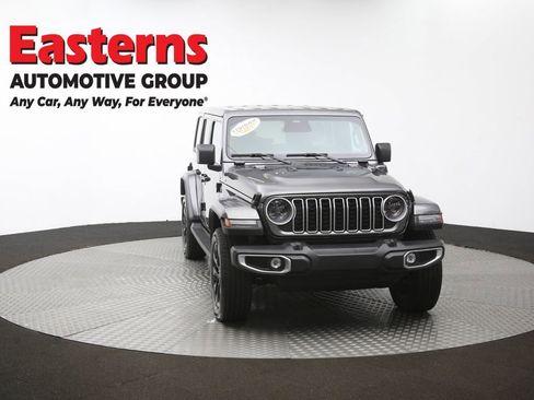 Used 2025 Jeep Wrangler Unlimited Sahara AWD/4WD image 51