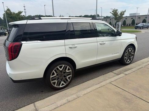 Used 2025 Ford Expedition Platinum w/ Platinum Ultimate Package AWD/4WD image 18