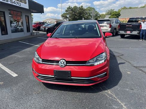 Used 2018 Volkswagen Golf SE image 3