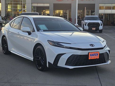 Used 2026 Toyota Camry SE w/ Convenience Package FWD image 1