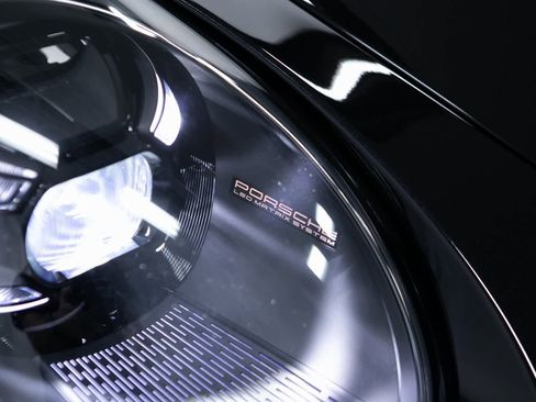 Certified 2023 Porsche 911 50th Anniversary Edition image 33