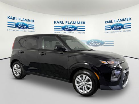 Used 2022 Kia Soul LX image 1