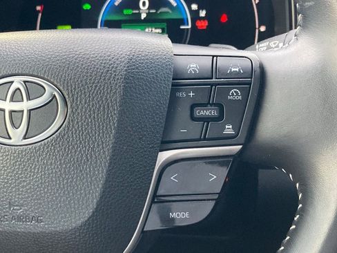 Used 2025 Toyota Camry SE image 16