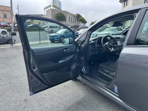 Used 2025 Nissan Leaf S FWD image 9
