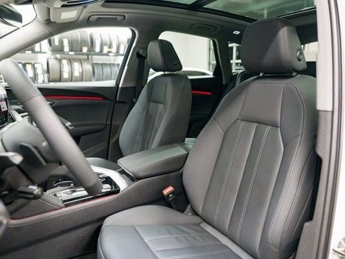 Used 2025 Audi Q5 Premium image 22