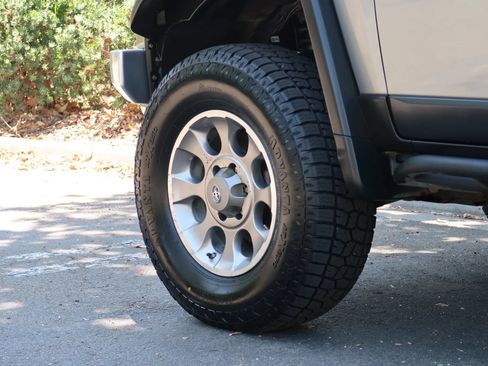 Used 2011 Toyota FJ Cruiser 4WD w/ Upgrade Pkg image 8