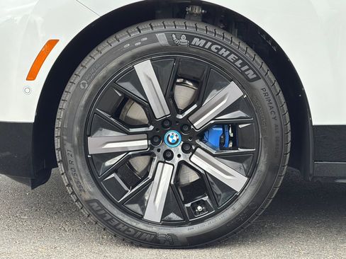 Used 2024 BMW iX xDrive50 w/ Sport Package AWD/4WD image 39